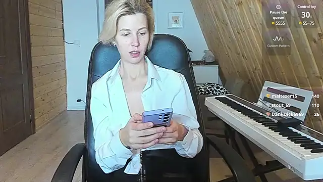 Snapshot of NonCasual5 chatting on 01.13.25 NonCasual5 online show from 01.13.25