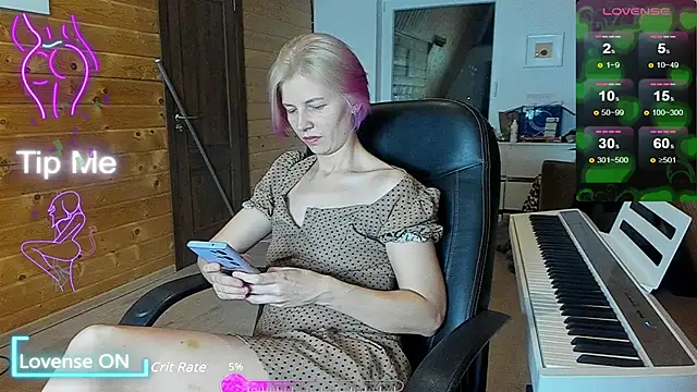 Snapshot of NonCasual5 chatting on 02.09.25 NonCasual5 online show from 02.09.25