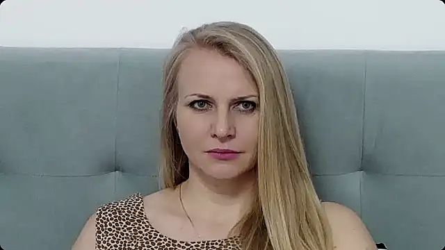 Snapshot of K__Adrienne chatting on 01.11.25 K Adrienne online show from 01.11.25