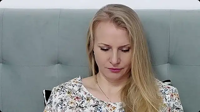 Snapshot of K__Adrienne chatting on 01.27.25 K Adrienne online show from 01.27.25