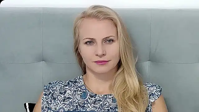 Snapshot of K__Adrienne chatting on 09.09.25 K Adrienne online show from 09.09.25