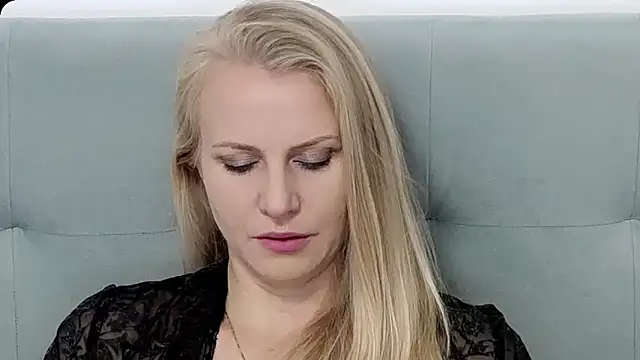 Snapshot of K__Adrienne chatting on 10.04.25 K Adrienne online show from 10.04.25