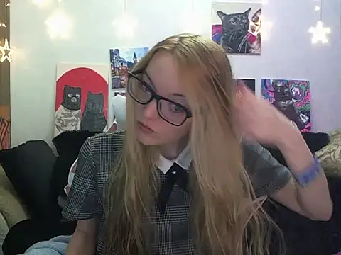 SecretSophia online show from 11.12.25