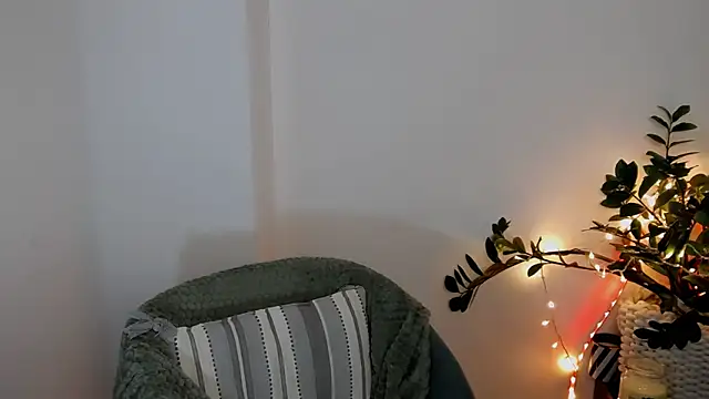 Snapshot of Xentthia chatting on 02.13.25 Xentthia online show from 02.13.25