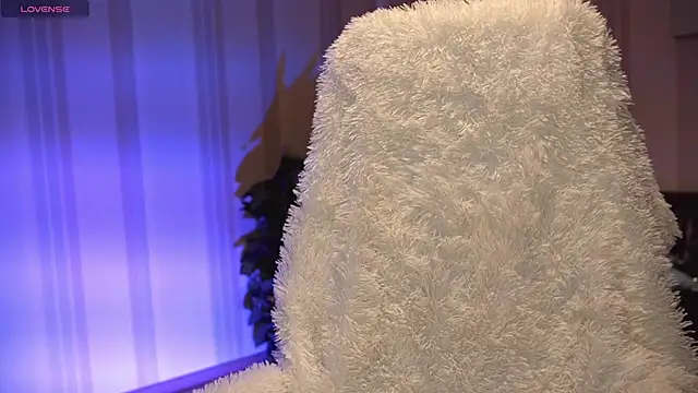 Danielle Thomas online show from 01.10.25