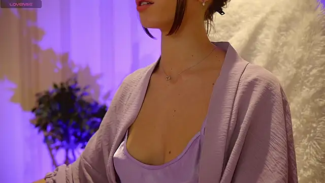 Danielle Thomas online show from 02.26.25