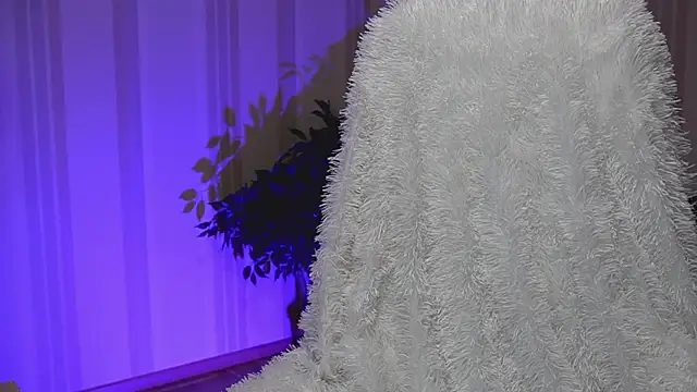 Danielle Thomas online show from 03.22.25