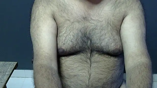 Snapshot of hairysubcub_70 chatting on 01.31.25 hairysubcub 70 online show from 01.31.25