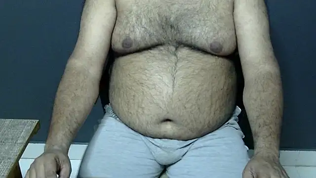 Snapshot of hairysubcub_70 chatting on 01.31.25 hairysubcub 70 online show from 01.31.25