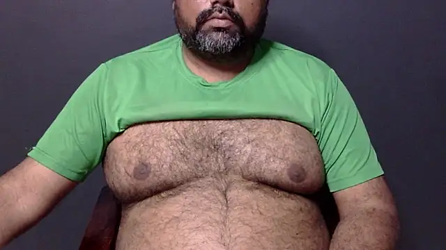 Snapshot of hairysubcub_70 chatting on 02.02.25 hairysubcub 70 online show from 02.02.25