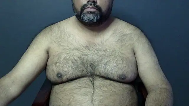 Snapshot of hairysubcub_70 chatting on 02.03.25 hairysubcub 70 online show from 02.03.25