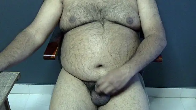 Snapshot of hairysubcub_70 chatting on 02.03.25 hairysubcub 70 online show from 02.03.25