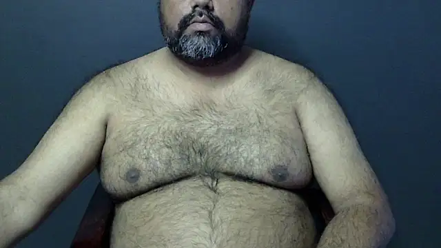 Snapshot of hairysubcub_70 chatting on 02.05.25 hairysubcub 70 online show from 02.05.25