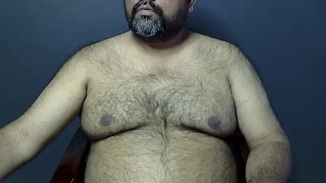 Snapshot of hairysubcub_70 chatting on 02.06.25 hairysubcub 70 online show from 02.06.25