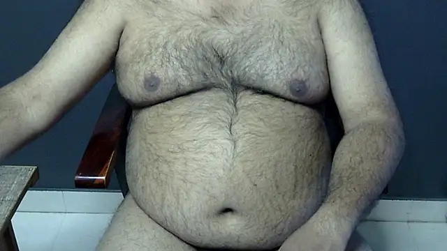 Snapshot of hairysubcub_70 chatting on 02.07.25 hairysubcub 70 online show from 02.07.25