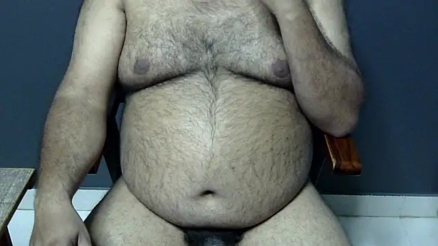 Snapshot of hairysubcub_70 chatting on 02.09.25 hairysubcub 70 online show from 02.09.25
