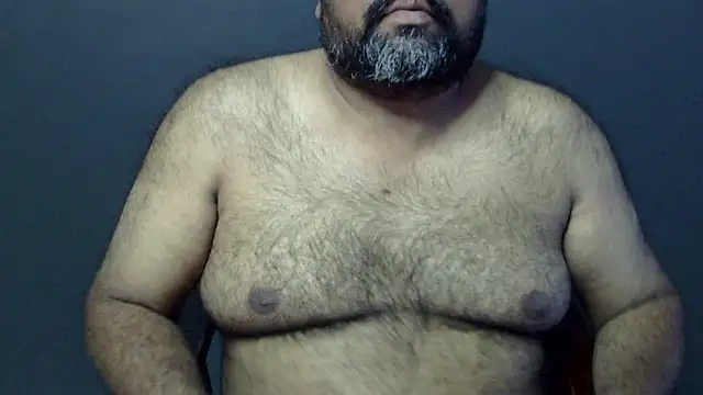 Snapshot of hairysubcub_70 chatting on 02.11.25 hairysubcub 70 online show from 02.11.25