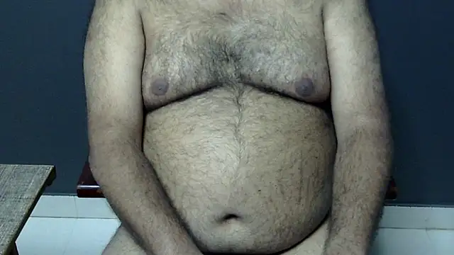 Snapshot of hairysubcub_70 chatting on 02.12.25 hairysubcub 70 online show from 02.12.25