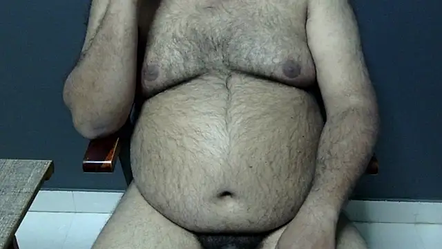 Snapshot of hairysubcub_70 chatting on 02.13.25 hairysubcub 70 online show from 02.13.25