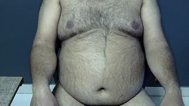 Snapshot of hairysubcub_70 chatting on 02.13.25 hairysubcub 70 online show from 02.13.25