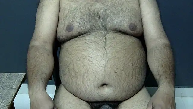 Snapshot of hairysubcub_70 chatting on 02.13.25 hairysubcub 70 online show from 02.13.25