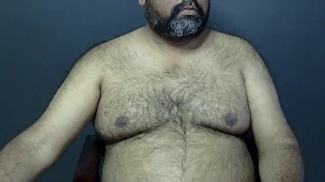 Snapshot of hairysubcub_70 chatting on 02.15.25 hairysubcub 70 online show from 02.15.25