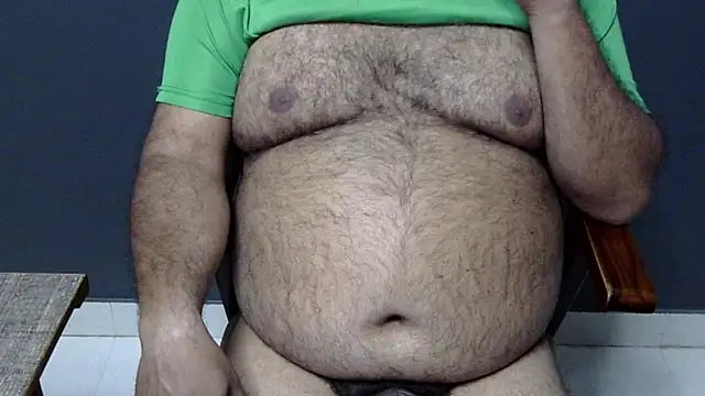 Snapshot of hairysubcub_70 chatting on 02.16.25 hairysubcub 70 online show from 02.16.25