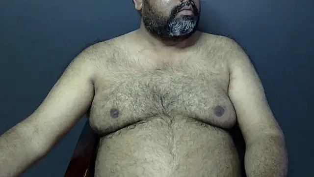 Snapshot of hairysubcub_70 chatting on 02.18.25 hairysubcub 70 online show from 02.18.25