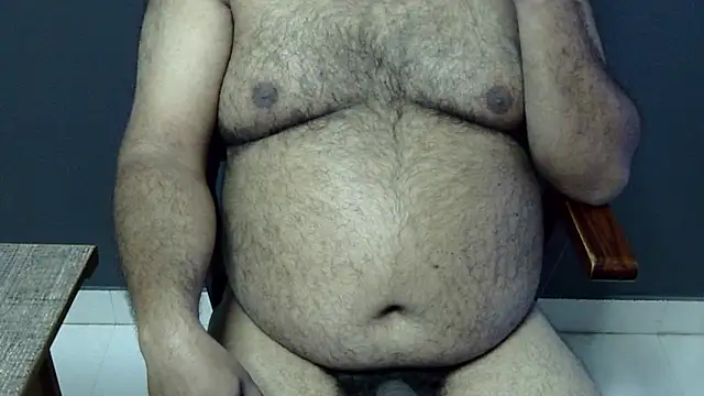 Snapshot of hairysubcub_70 chatting on 02.19.25 hairysubcub 70 online show from 02.19.25