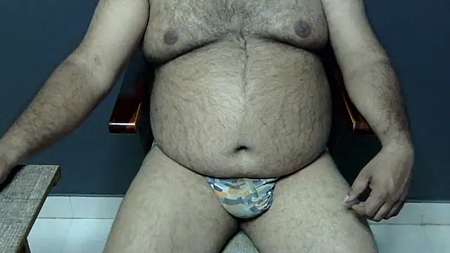 Snapshot of hairysubcub_70 chatting on 02.22.25 hairysubcub 70 online show from 02.22.25