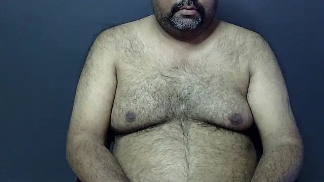 Snapshot of hairysubcub_70 chatting on 03.04.25 hairysubcub 70 online show from 03.04.25