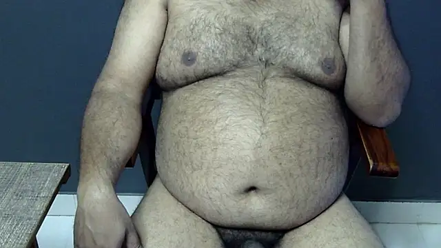 Snapshot of hairysubcub_70 chatting on 03.05.25 hairysubcub 70 online show from 03.05.25