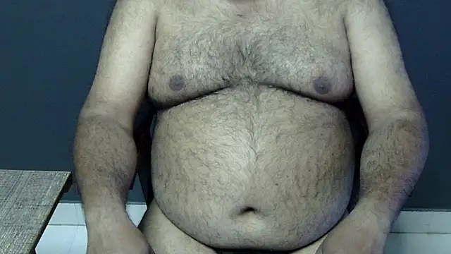 Snapshot of hairysubcub_70 chatting on 03.11.25 hairysubcub 70 online show from 03.11.25
