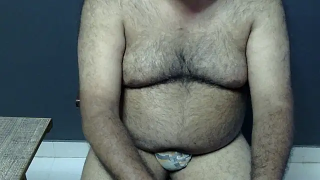 Snapshot of hairysubcub_70 chatting on 03.13.25 hairysubcub 70 online show from 03.13.25