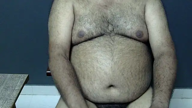 Snapshot of hairysubcub_70 chatting on 03.13.25 hairysubcub 70 online show from 03.13.25