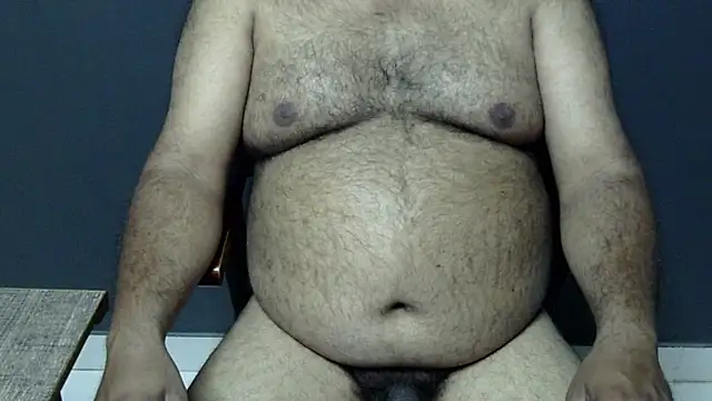 Snapshot of hairysubcub_70 chatting on 03.15.25 hairysubcub 70 online show from 03.15.25