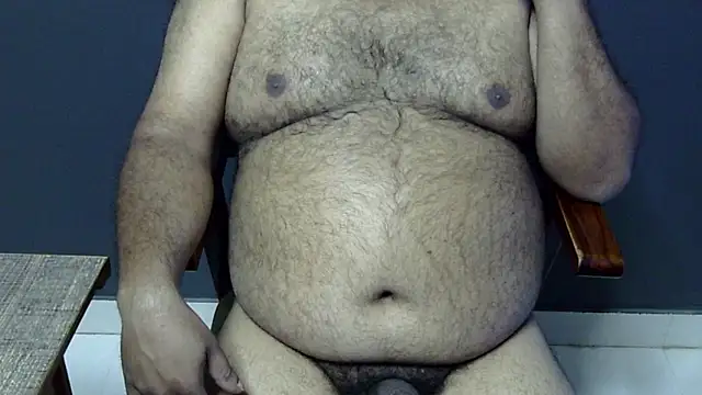 Snapshot of hairysubcub_70 chatting on 03.17.25 hairysubcub 70 online show from 03.17.25