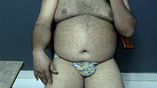 Snapshot of hairysubcub_70 chatting on 03.19.25 hairysubcub 70 online show from 03.19.25