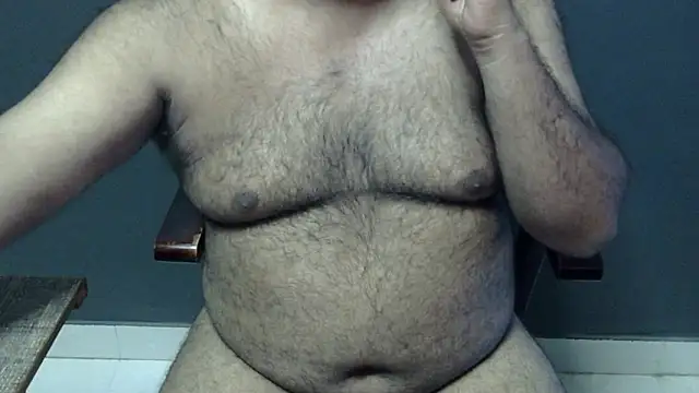 Snapshot of hairysubcub_70 chatting on 09.15.25 hairysubcub 70 online show from 09.15.25