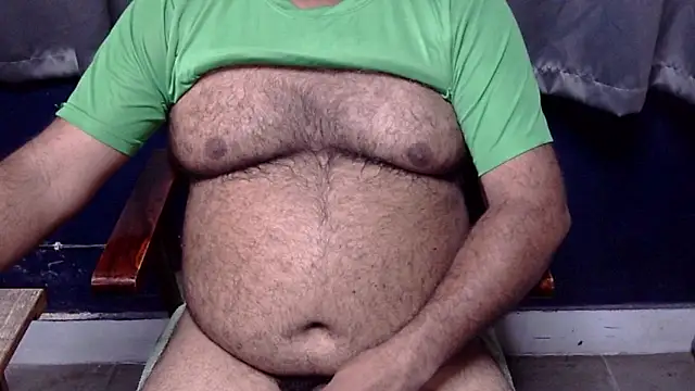 Snapshot of hairysubcub_70 chatting on 07.10.26 hairysubcub 70 online show from 07.10.26