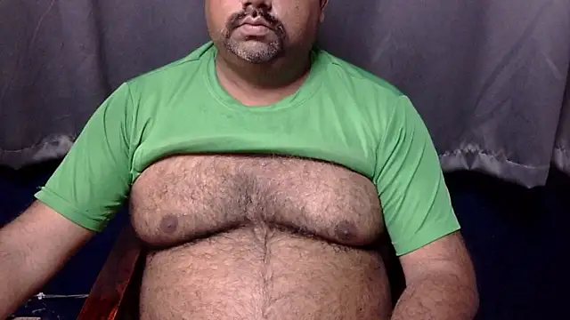 Snapshot of hairysubcub_70 chatting on 07.26.26 hairysubcub 70 online show from 07.26.26