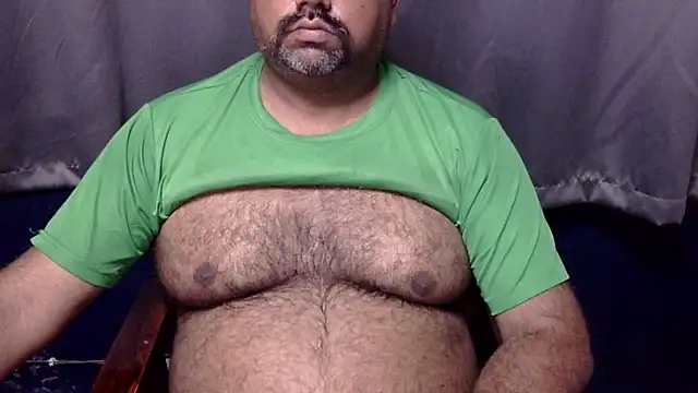 Snapshot of hairysubcub_70 chatting on 07.29.26 hairysubcub 70 online show from 07.29.26