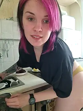 Snapshot of LazyTanukii chatting on 12.10.24 LazyTanukii online show from 12.10.24