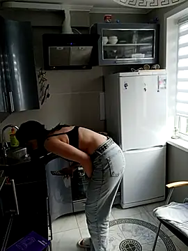 Snapshot of LazyTanukii chatting on 09.25.25 LazyTanukii online show from 09.25.25