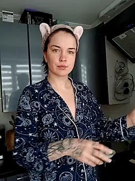 Snapshot of LazyTanukii chatting on 10.05.25 LazyTanukii online show from 10.05.25