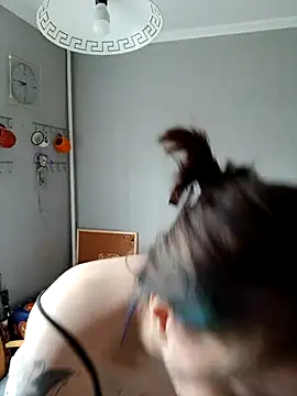 Snapshot of LazyTanukii chatting on 10.27.25 LazyTanukii online show from 10.27.25