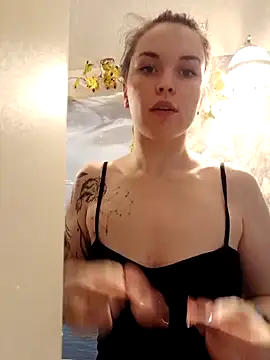 Snapshot of LazyTanukii chatting on 11.02.25 LazyTanukii online show from 11.02.25