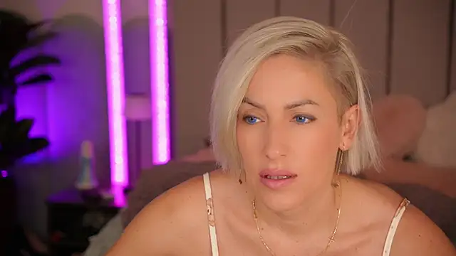 VickySecret96 online show from 11.20.25