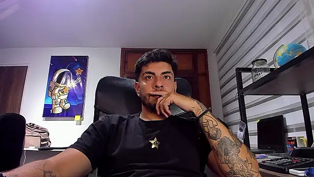Snapshot of dereck_fiore chatting on 12.02.24 dereck fiore online show from 12.02.24