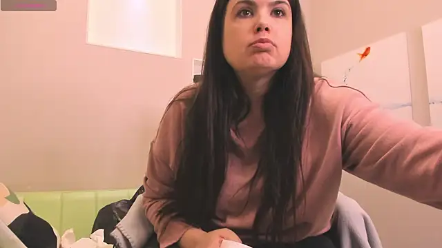 Snapshot of BattyMoll chatting on 12.07.24 BattyMoll online show from 12.07.24